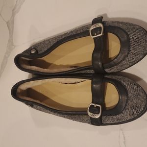 NWOT UGG flats size 7 black Gerty tweed